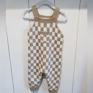 Trendy beige checkered minimalist baby romper gender neutral - size 12M